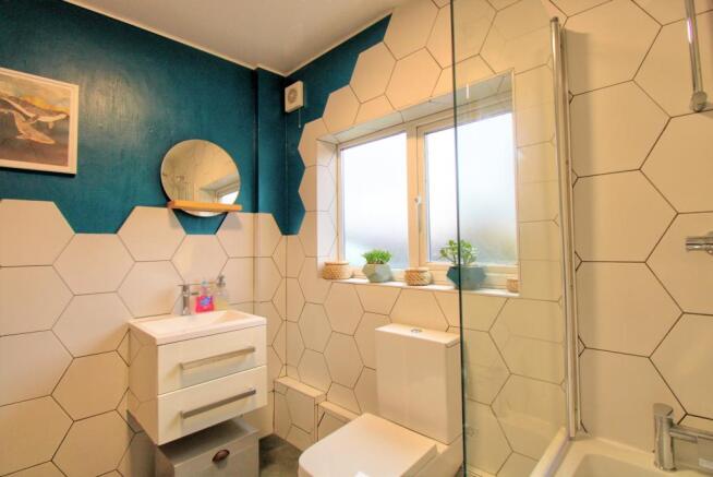 BATHROOM (R)