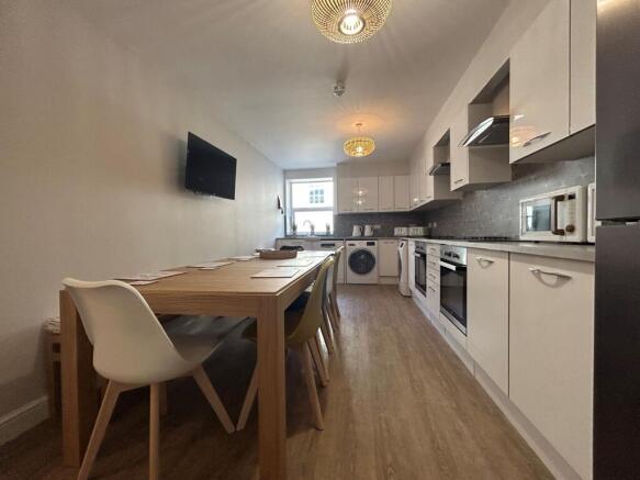 1 bed House Share to rent Image 6