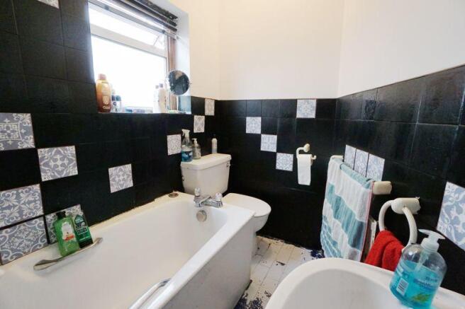 GROUND FLOOR BATHROOM/W.C.