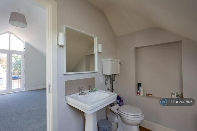 Master En-Suite Bathroom