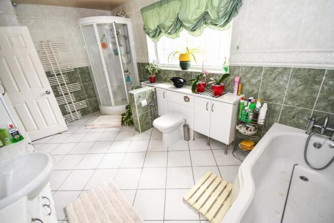 En-Suite Bathroom