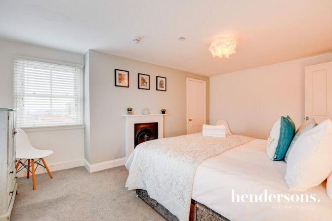 6 bed Town House for sale Image 8