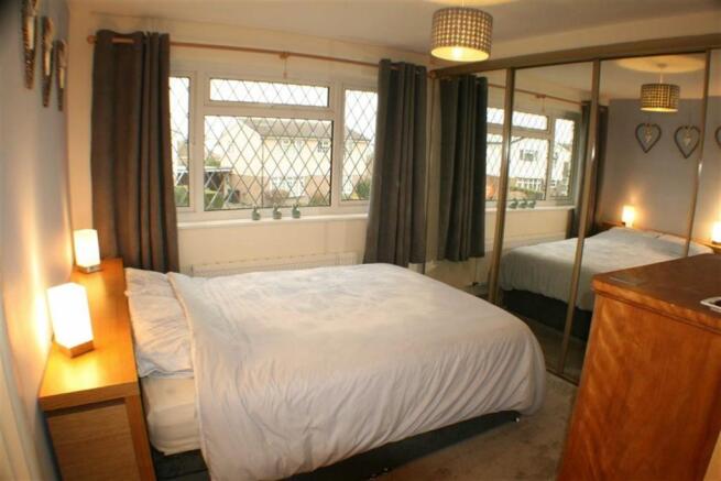 BEDROOM 1: