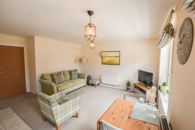 2 Riverbank Court - living room2.jpg