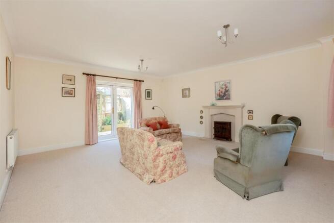 15 Clark Close 2201-3.jpg