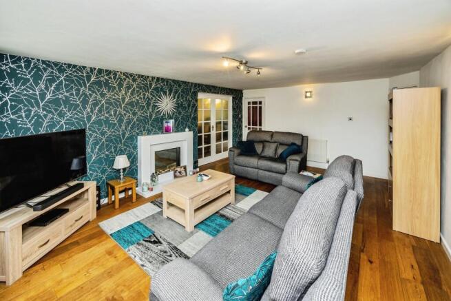 4 bed Detached for sale Image 6