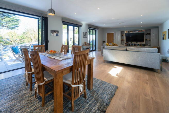4 bed Detached for sale Image 4