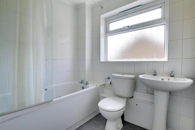 30 Swan Close 3.jpg