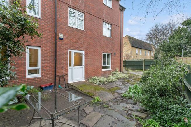 Arnott Close, W4 - FOR SALE
