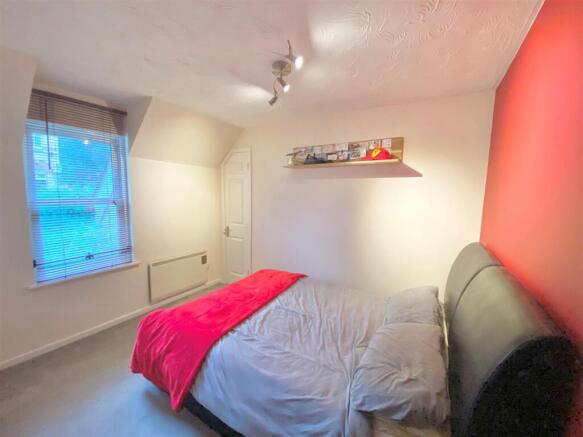26 ash bedroom.jpg
