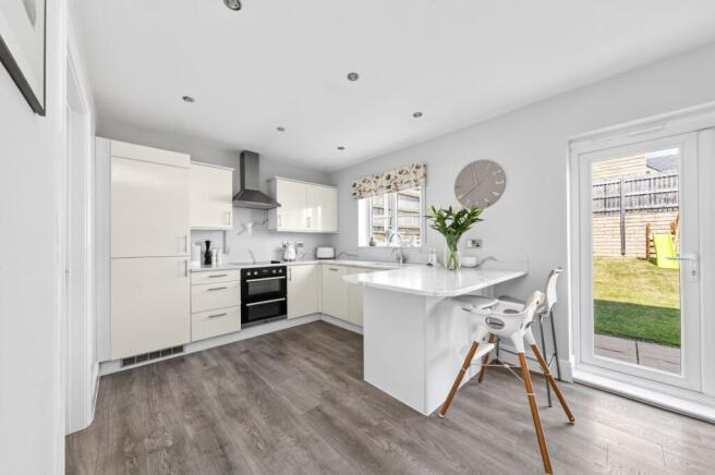 5 bed Detached for sale Image 10