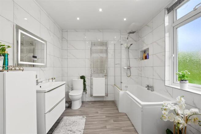 Bathroom_2.jpeg