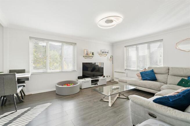 123 Kipling Drive SW19 reception 1.jpg