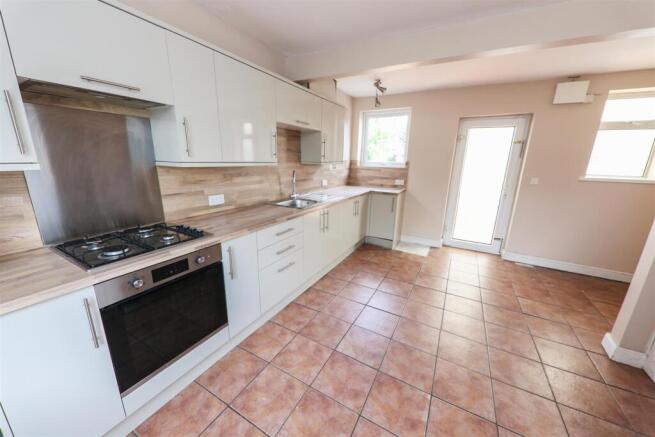 OPEN PLAN DINING KITCHEN