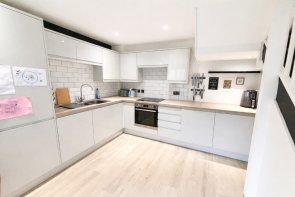 6, Kelly Close, Shepperton TW17 8RL