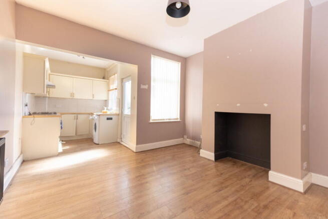 3 bed Terraced to rent Image 4