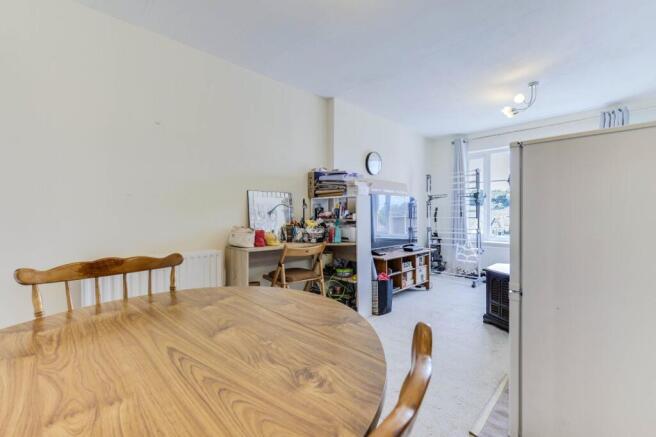 2 bed Flat for sale Image 5