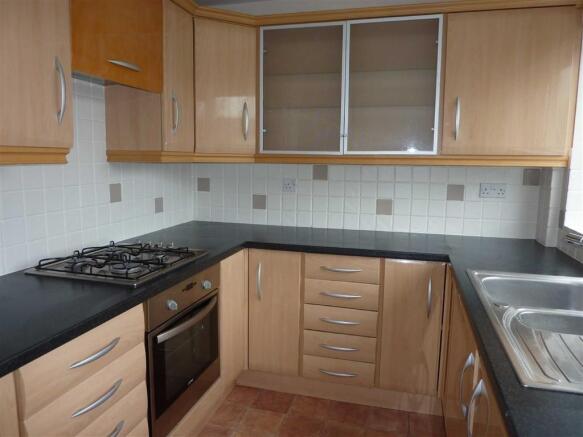 FITTED KITCHEN