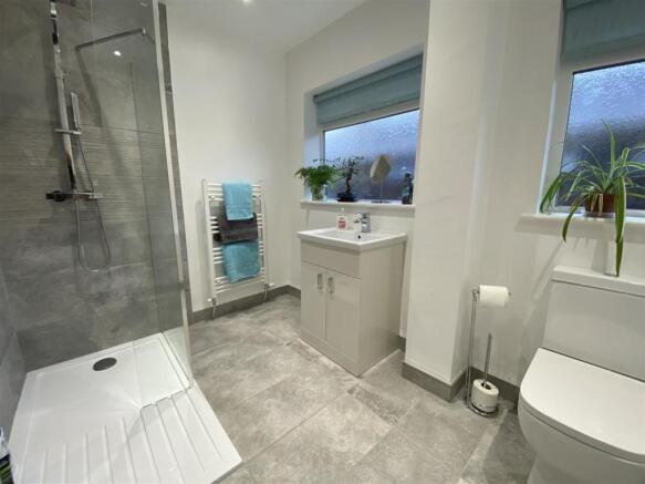 SHOWER ROOM/WC