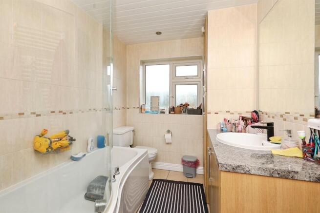 4 bed Semi-Detached for sale Image 6