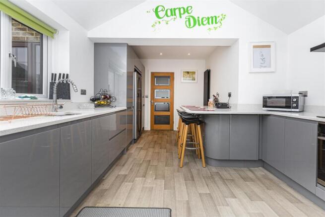 3 bed Detached for sale Image 6
