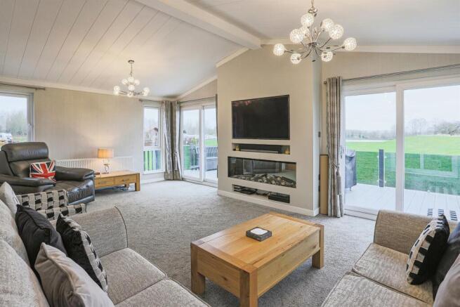 2 bed Park Home for sale Image 4