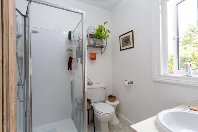 5 bed Detached for sale Image 9