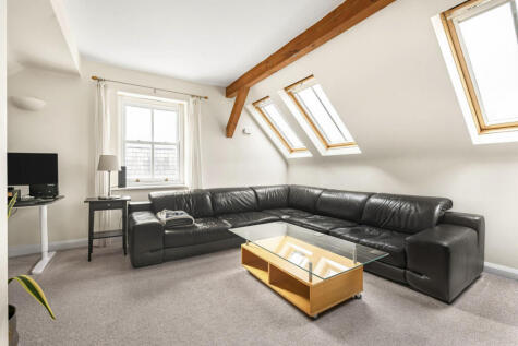 Dartmoor Court, Bovey Tracey, TQ13