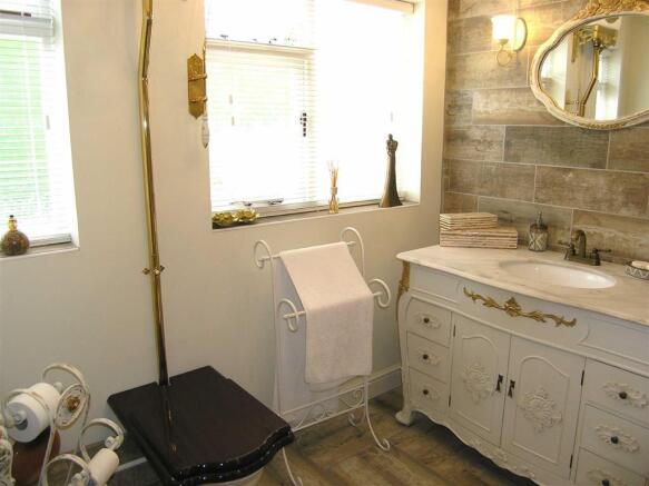 SHOWER ROOM