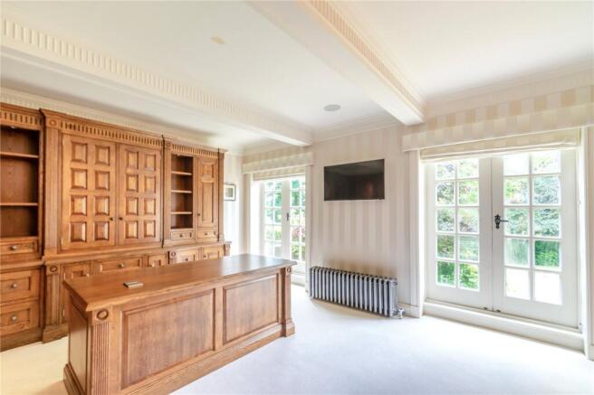 5 bed Detached for sale Image 5