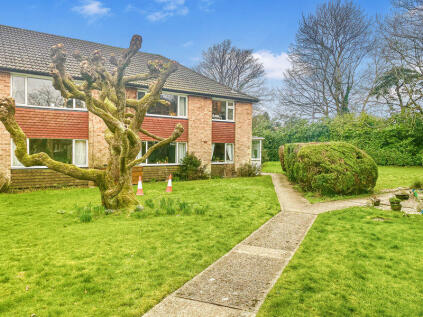 Furrows Place - Caterham On The Hill