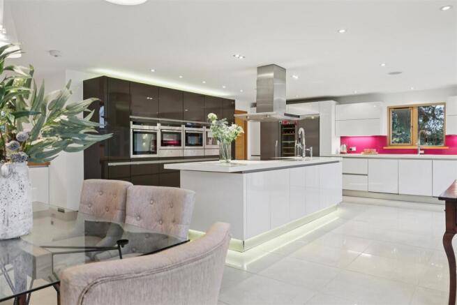 Kitchen dining 2.jpg