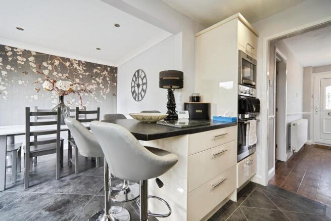 3 bed Semi-Detached for sale Image 5