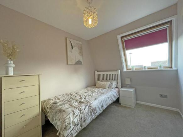 Rheola Gardens 59 - Bed 3.jpg