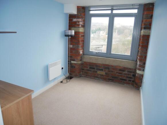 3 bed Apartment to rent Image 8