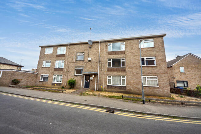 4 Russell Court, St. Neots, Cambridgeshire, PE19 1AZ