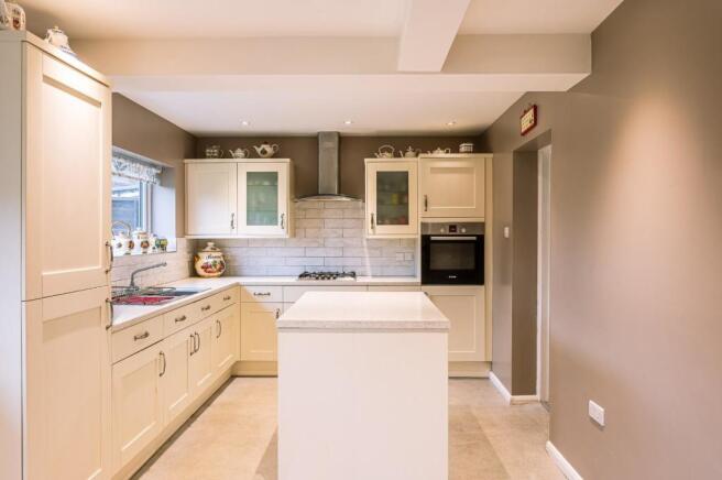 2 bransdale cres-7.jpg