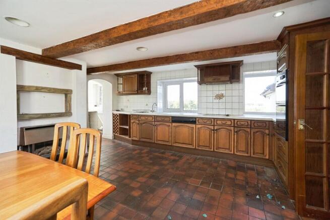 4 bed Detached for sale Image 6