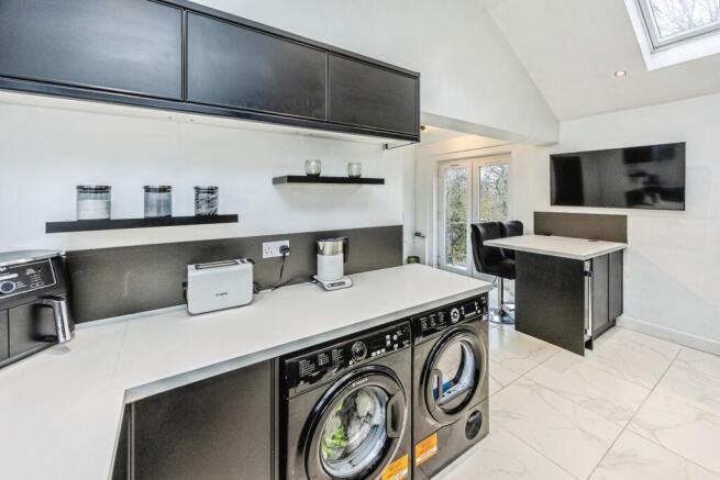 Kitchen / Breakfast Area