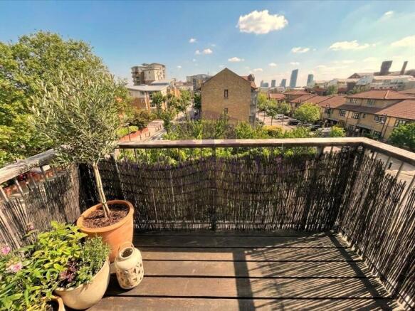 One bed for rent in Bow. E3