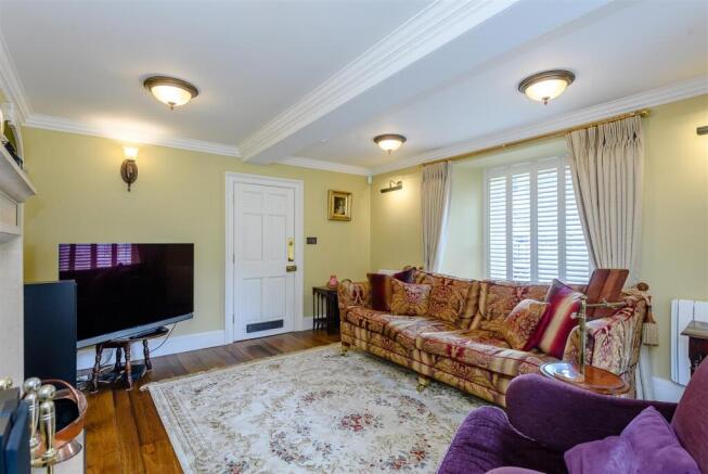 8388745-interior03.jpg