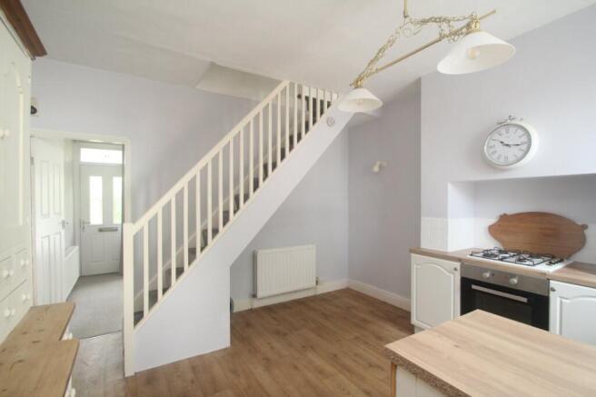 2 bed Terraced to rent Image 5