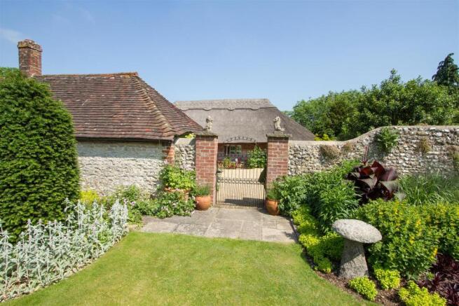 house. estate agency Amberley garden