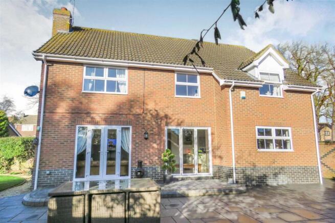 REAR HOUSE .JPG