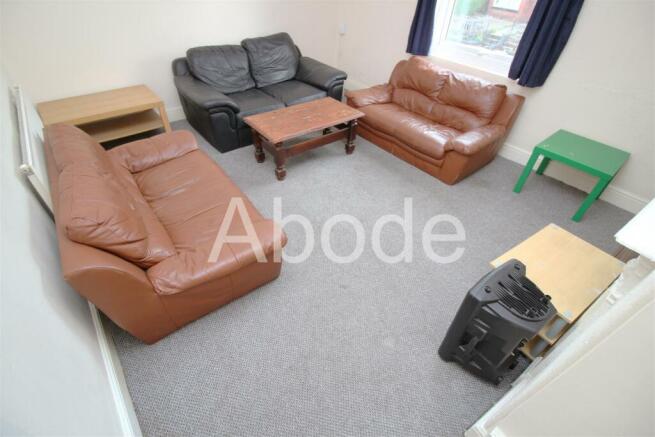 5 bed House to rent Image 8