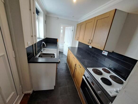2 bed Terraced to rent Image 5