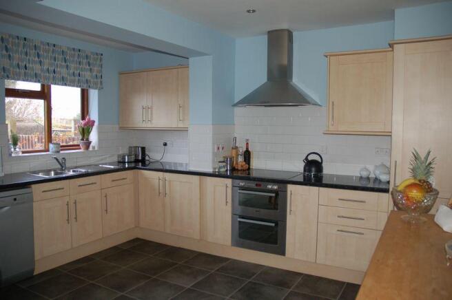 KITCHEN/DINING ROOM