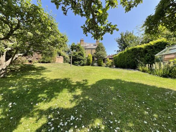 3 bed House for sale Image 11