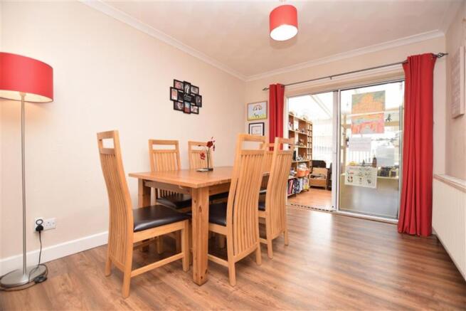 LIVING/DINING ROOM