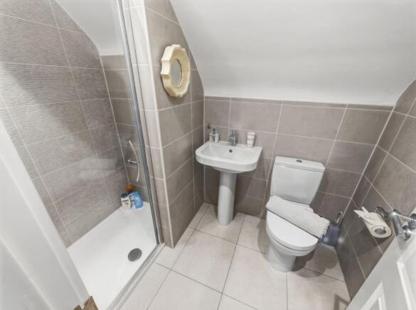 5 bed Detached for sale Image 8
